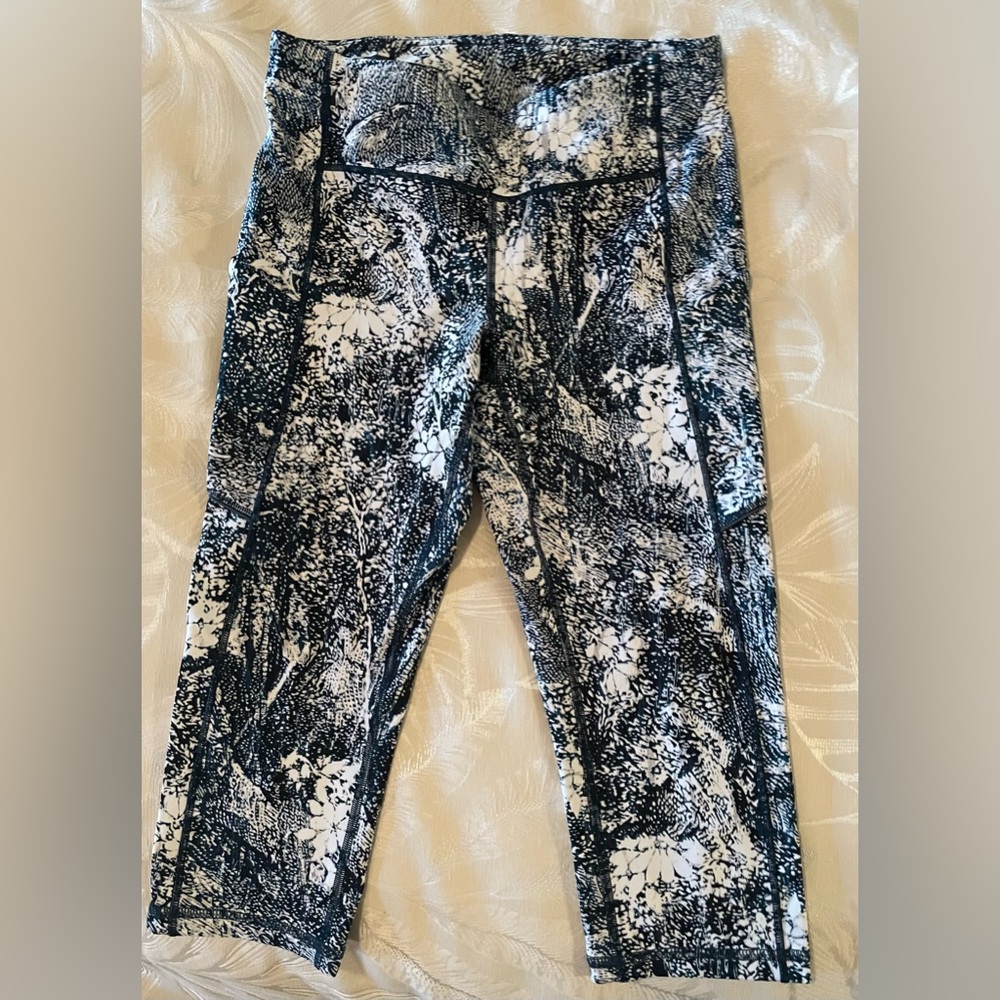 lululemon athletic leggings crop 17” 
Blue & white, never worn